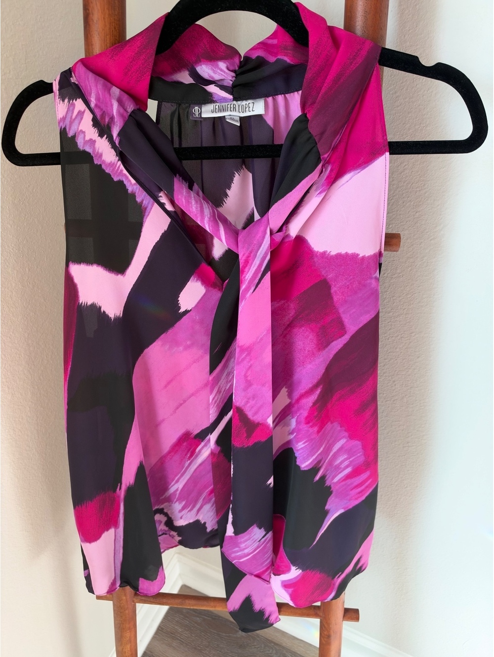 Jennifer Lopez XL Sleeveless Tie Neck Blouse in Pink Purple Abstract Pattern
